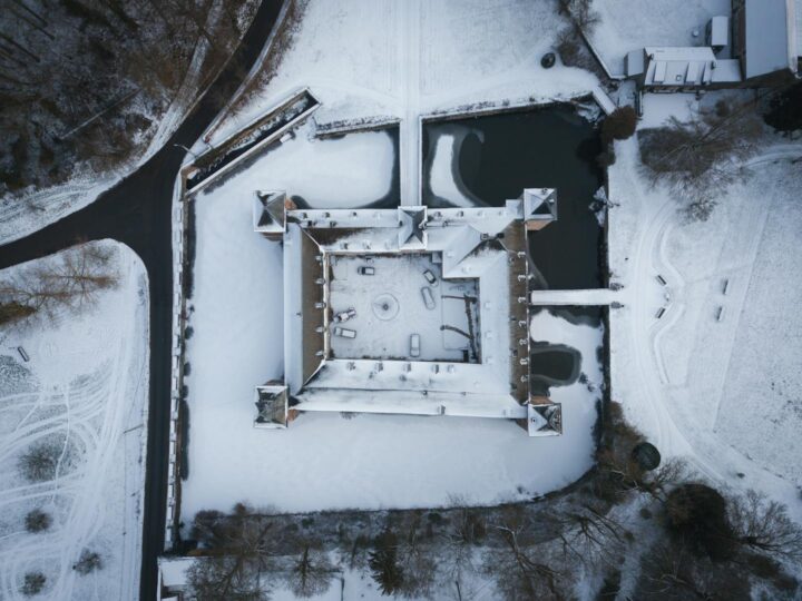 Замок Самотност